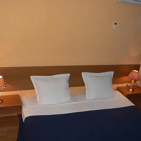 Ξενοδοχείο Surf *